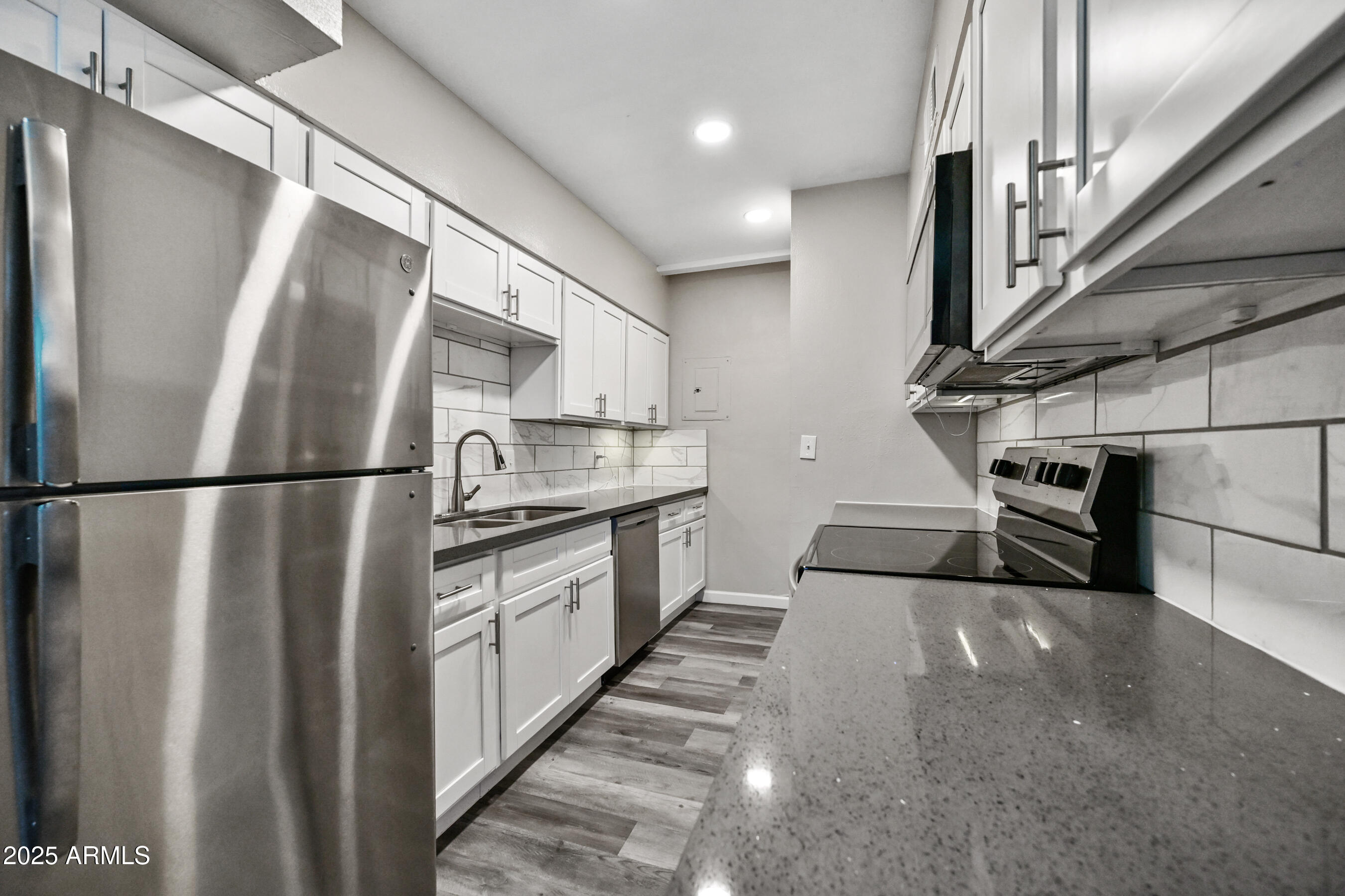 1518 West Colter Street, Unit 30 Phoenix, AZ 85015 - Photo 8 of 29 6-1518WCS30--ocupix-