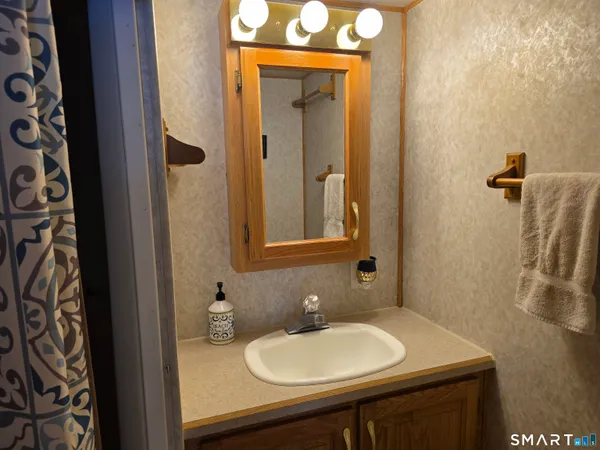 $139,900 | 262 L-80 Shetucket Turnpike, Jewett City, CT 06351