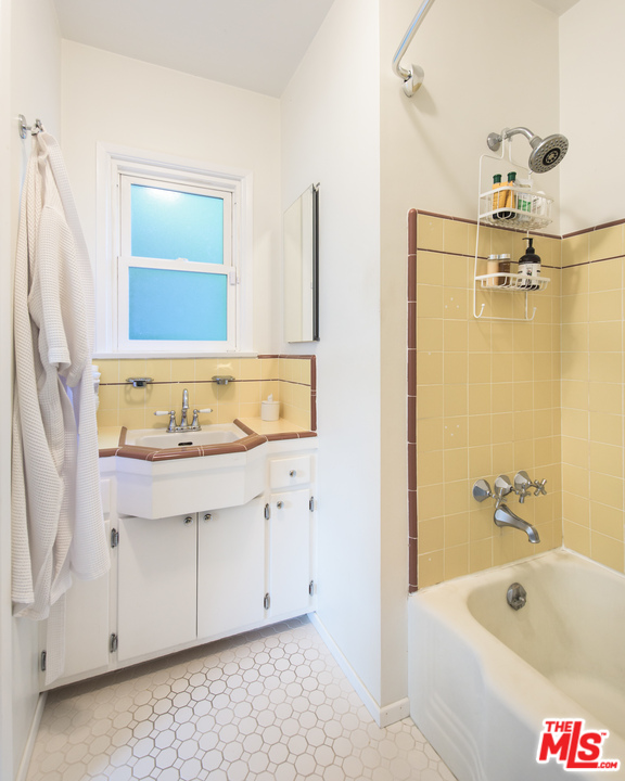 12333 Sunset Boulevard Los Angeles, CA 90049 - Photo 12 of 15