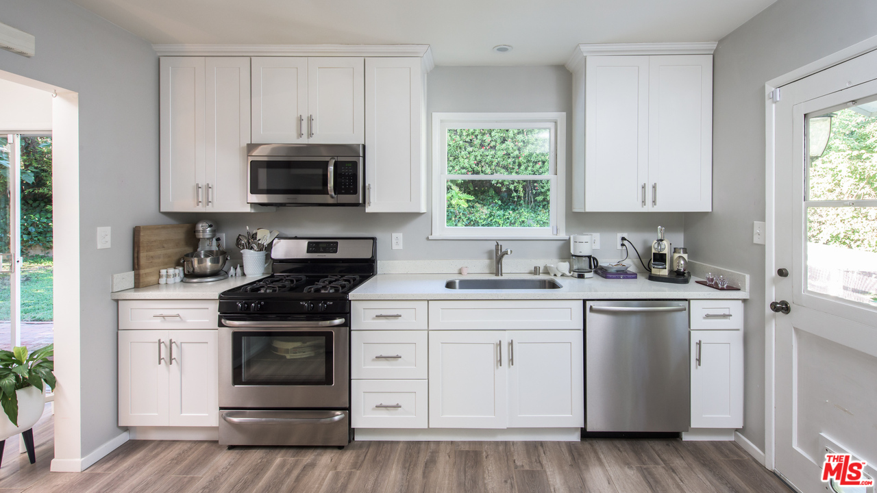 12333 Sunset Boulevard Los Angeles, CA 90049 - Photo 7 of 15