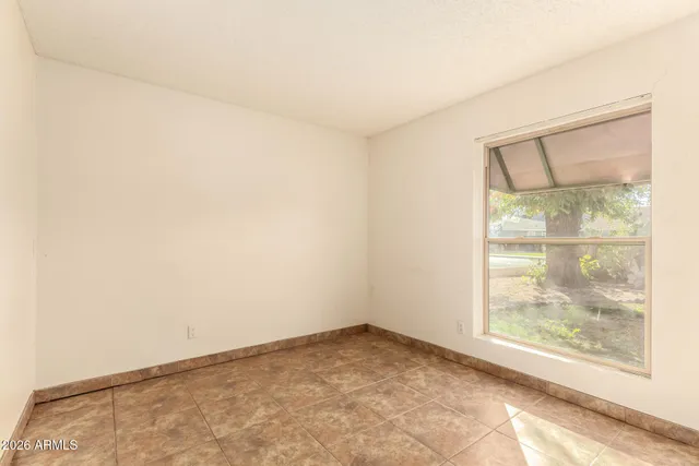 a view of empty room with window