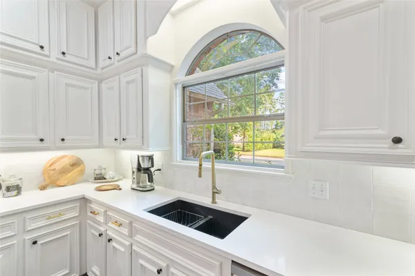 $875,000 | 901 Longmire Road, Unit 51, Conroe, TX 77304