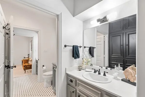 $875,000 | 901 Longmire Road, Unit 51, Conroe, TX 77304
