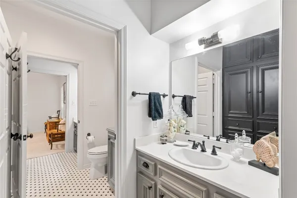 $949,000 | 901 Longmire Road, Unit 51, Conroe, TX 77304