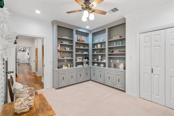 $949,000 | 901 Longmire Road, Unit 51, Conroe, TX 77304