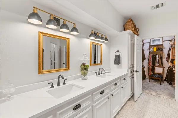 $949,000 | 901 Longmire Road, Unit 51, Conroe, TX 77304