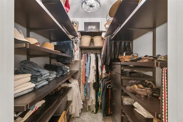 $875,000 | 901 Longmire Road, Unit 51, Conroe, TX 77304