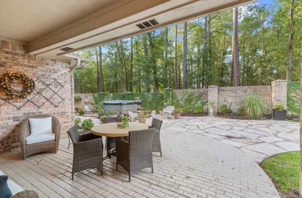 $875,000 | 901 Longmire Road, Unit 51, Conroe, TX 77304