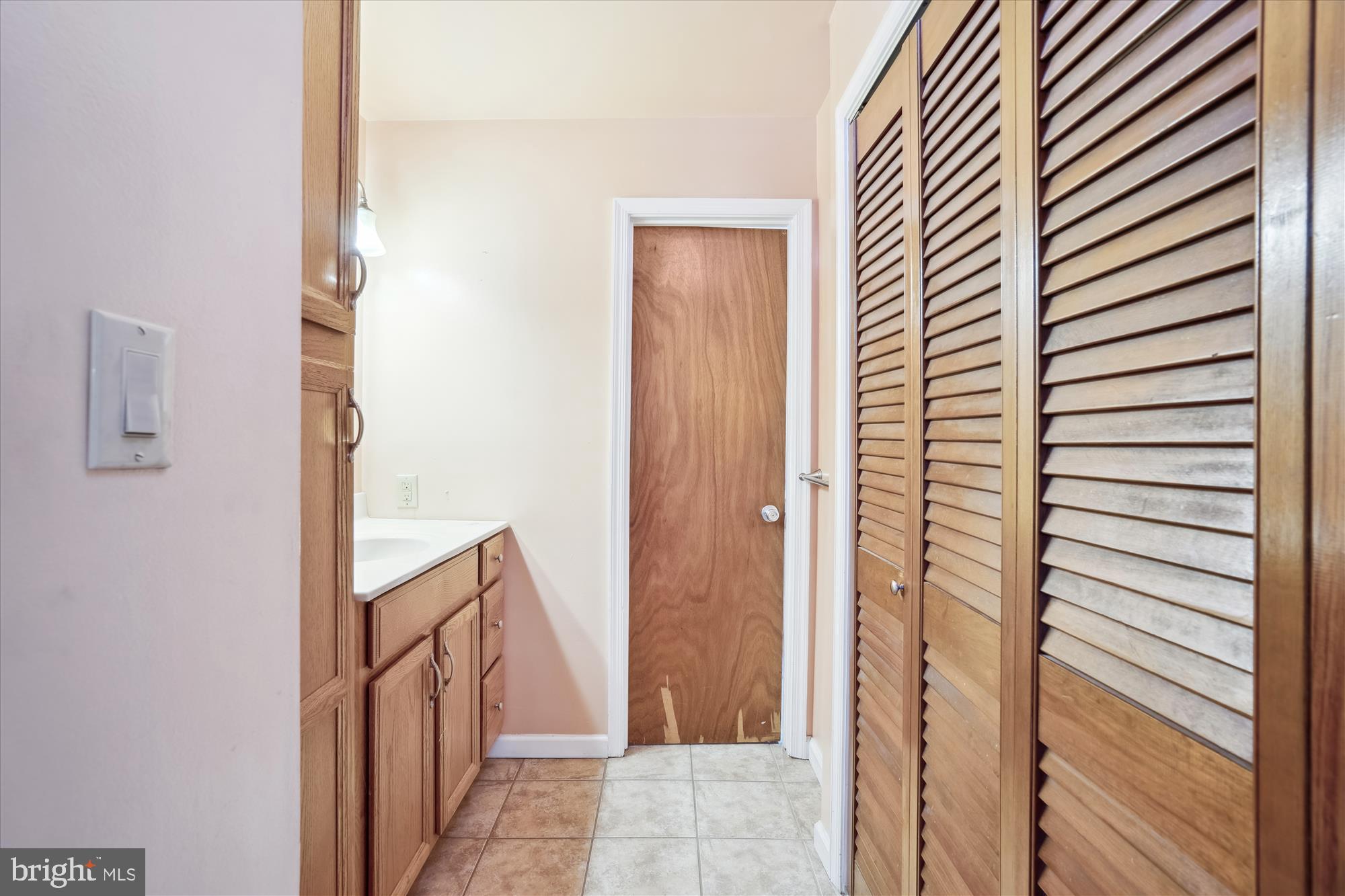 12103 Chesterton Drive Upper Marlboro, MD 20774 - Photo 26 of 30 a view of a hallway with interior of a house