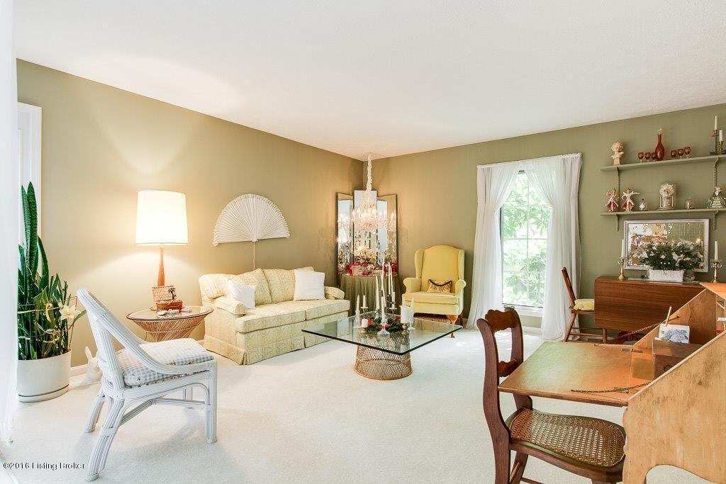 2700 Belknap Beach Road Prospect, KY 40059 - Photo 13 of 34 Living room