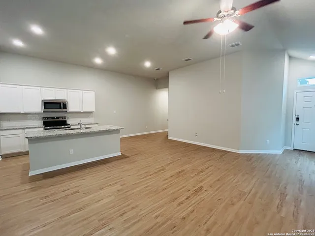 $1,750 | 367 Nespral Drive, San Antonio, TX 78253