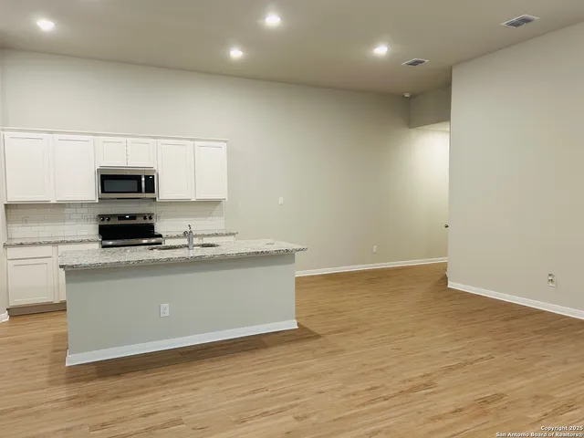 $1,750 | 367 Nespral Drive, San Antonio, TX 78253