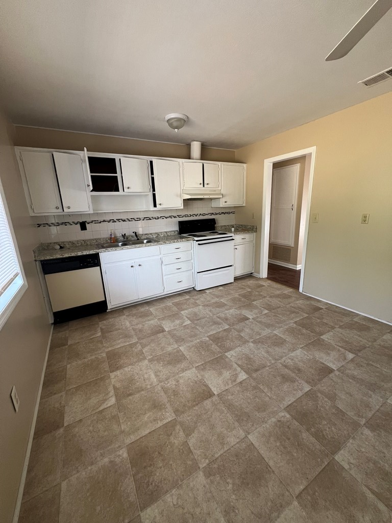 5227 Cunningham Drive Columbus, GA 31909 - Photo 5 of 10 Kitchen