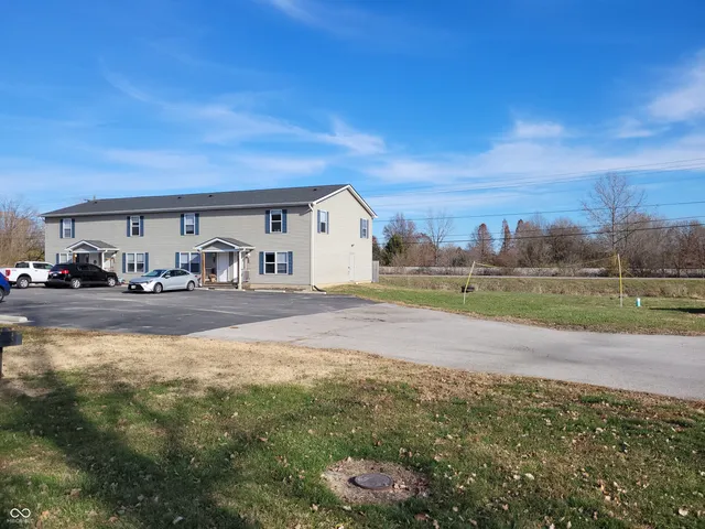 $1,250 | 132 East Center Drive, Mooresville, IN 46158