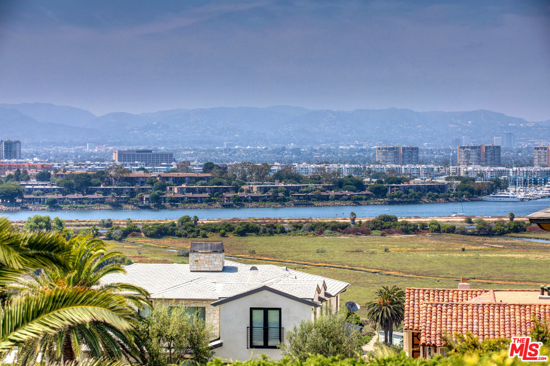 253 Rees Street Playa del Rey, CA 90293 - Photo 25 of 46 Gallery Image 25
