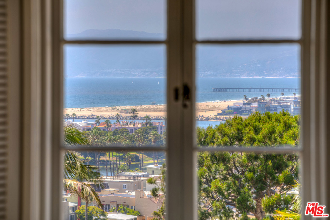 253 Rees Street Playa del Rey, CA 90293 - Photo 5 of 46 Gallery Image 5