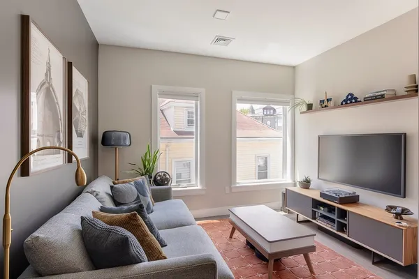 $3,200 | 11 Walley Street, Unit 306, Boston, MA 02128