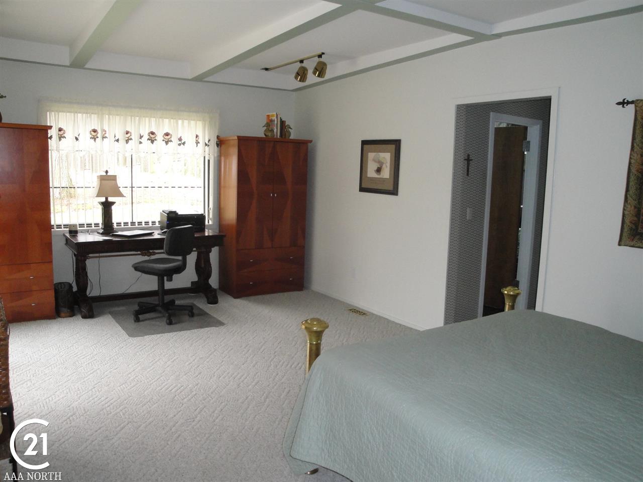 5777 Rochester Road Dryden, MI 48428 - Photo 15 of 55 31378221-14.JPG