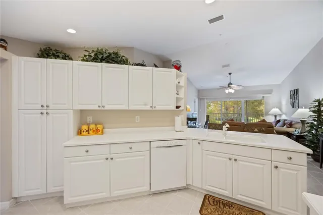 $259,900 | 6424 Bay Cedar Lane, Unit 201, Bradenton, FL 34203