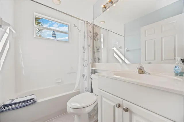 $259,900 | 6424 Bay Cedar Lane, Unit 201, Bradenton, FL 34203