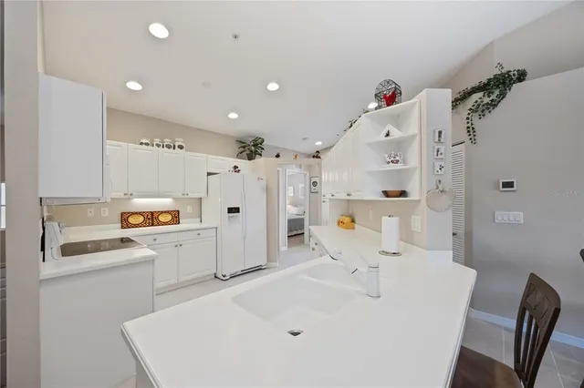 $259,900 | 6424 Bay Cedar Lane, Unit 201, Bradenton, FL 34203