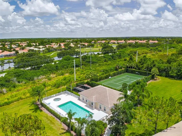 $259,900 | 6424 Bay Cedar Lane, Unit 201, Bradenton, FL 34203