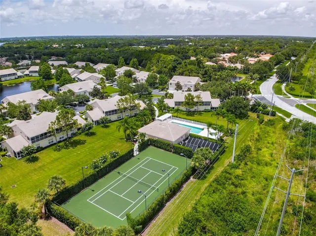 $259,900 | 6424 Bay Cedar Lane, Unit 201, Bradenton, FL 34203