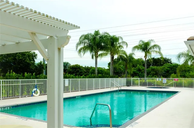 $259,900 | 6424 Bay Cedar Lane, Unit 201, Bradenton, FL 34203