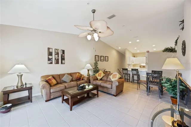 $259,900 | 6424 Bay Cedar Lane, Unit 201, Bradenton, FL 34203