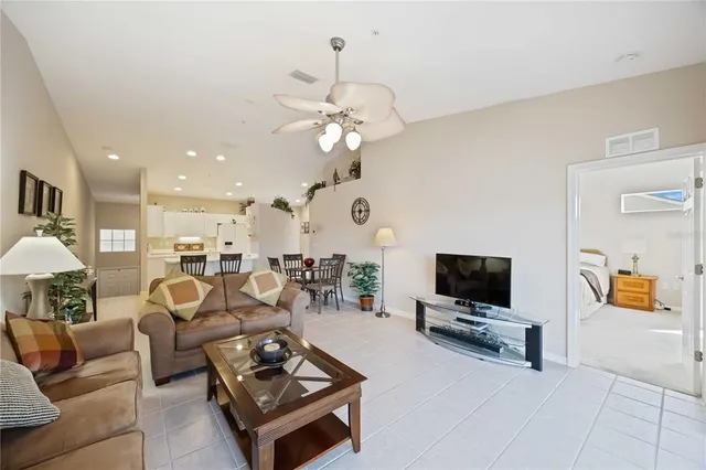 $259,900 | 6424 Bay Cedar Lane, Unit 201, Bradenton, FL 34203