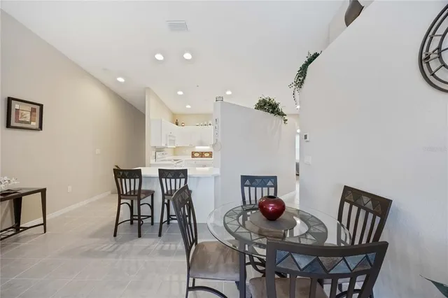 $259,900 | 6424 Bay Cedar Lane, Unit 201, Bradenton, FL 34203