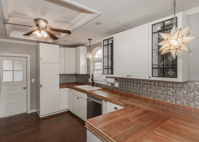 $189,900 | 708 South College Avenue, Aledo, IL 61231