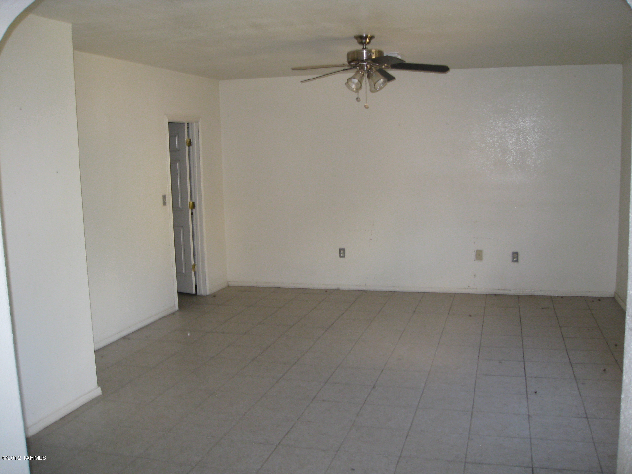 6690 South Draper Road Tucson, AZ 85757 - Photo 3 of 20