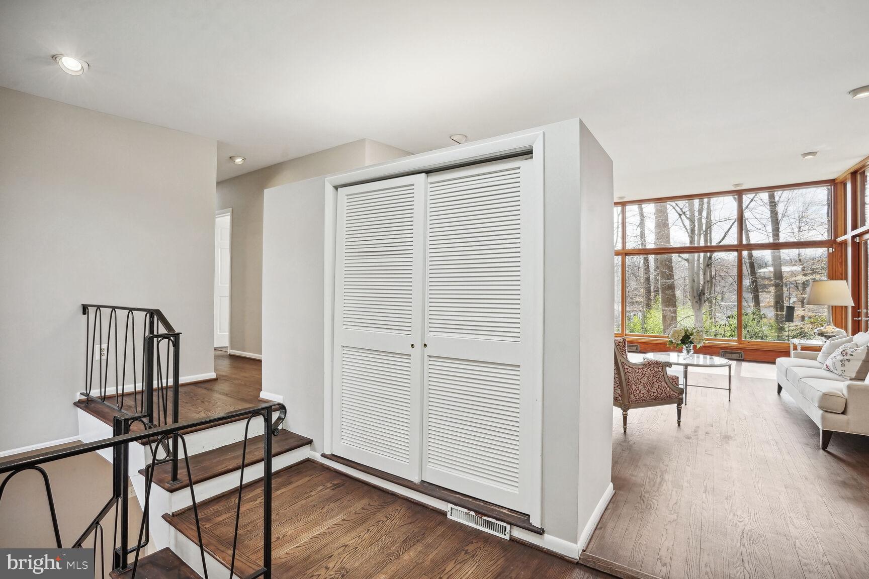 1717 Briar Ridge Road McLean, VA 22101 - Photo 4 of 27