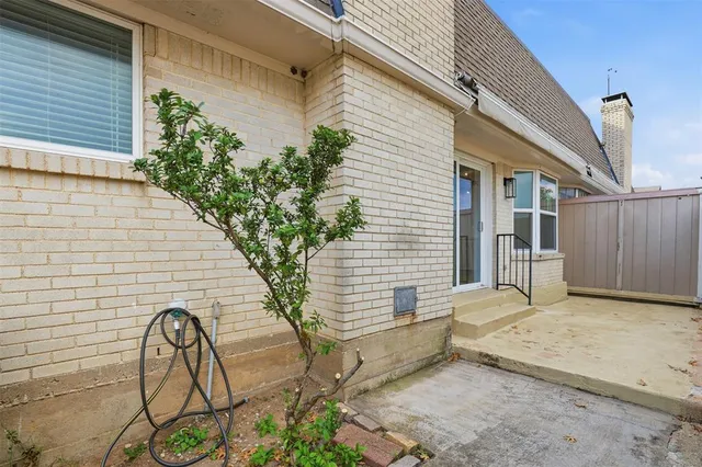 a house view with a outdoor space