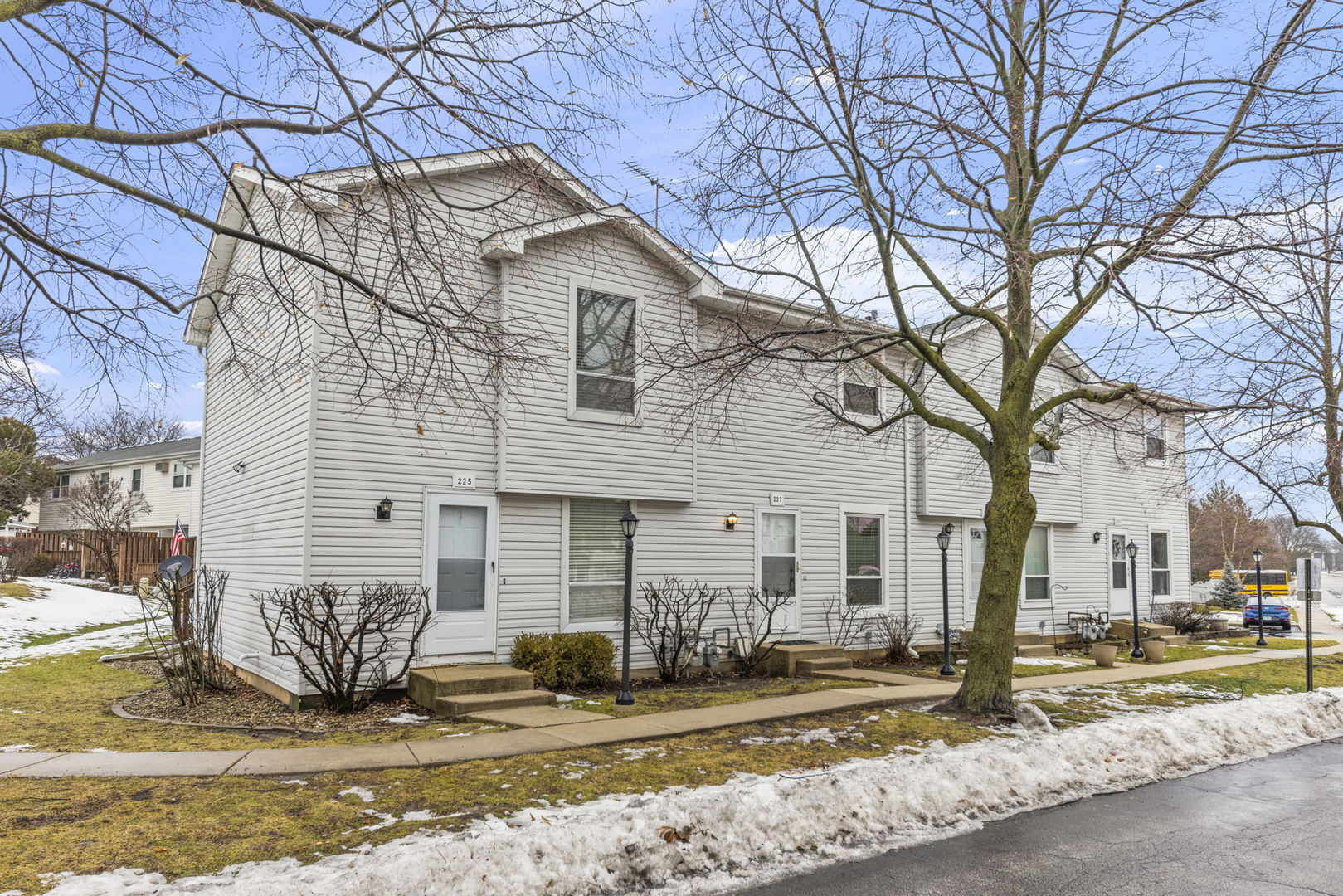 227 Raintree Court Aurora, IL 60504 - Photo 1 of 20 Gallery Image 1