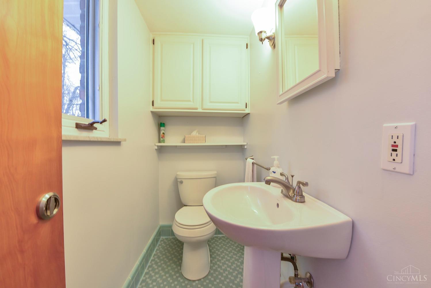 1663 Locksley Drive Cincinnati, OH 45230 - Photo 19 of 26 Gallery Image 19