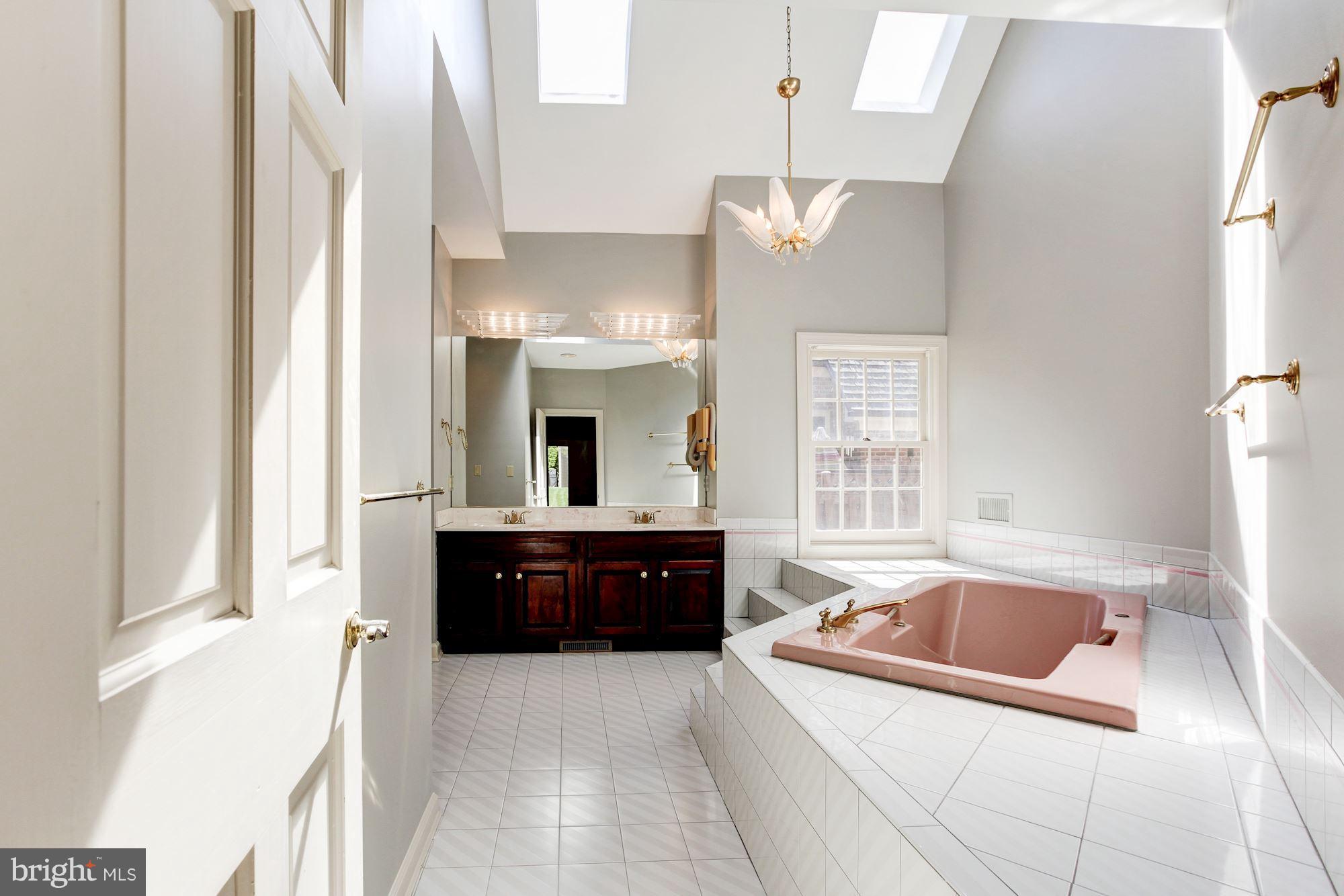 130 South River Landing Road Edgewater, MD 21037 - Photo 13 of 30 Cathedral Master Bath . Tile Platformed Spa Tub