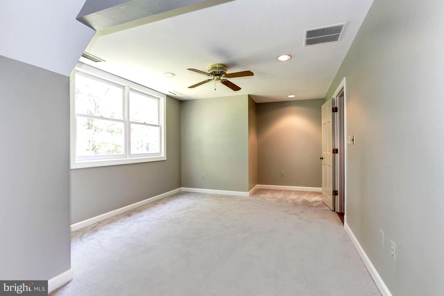 130 South River Landing Road Edgewater, MD 21037 - Photo 21 of 30 NEW Decorator Neutral Paint / Carpet Throughout
