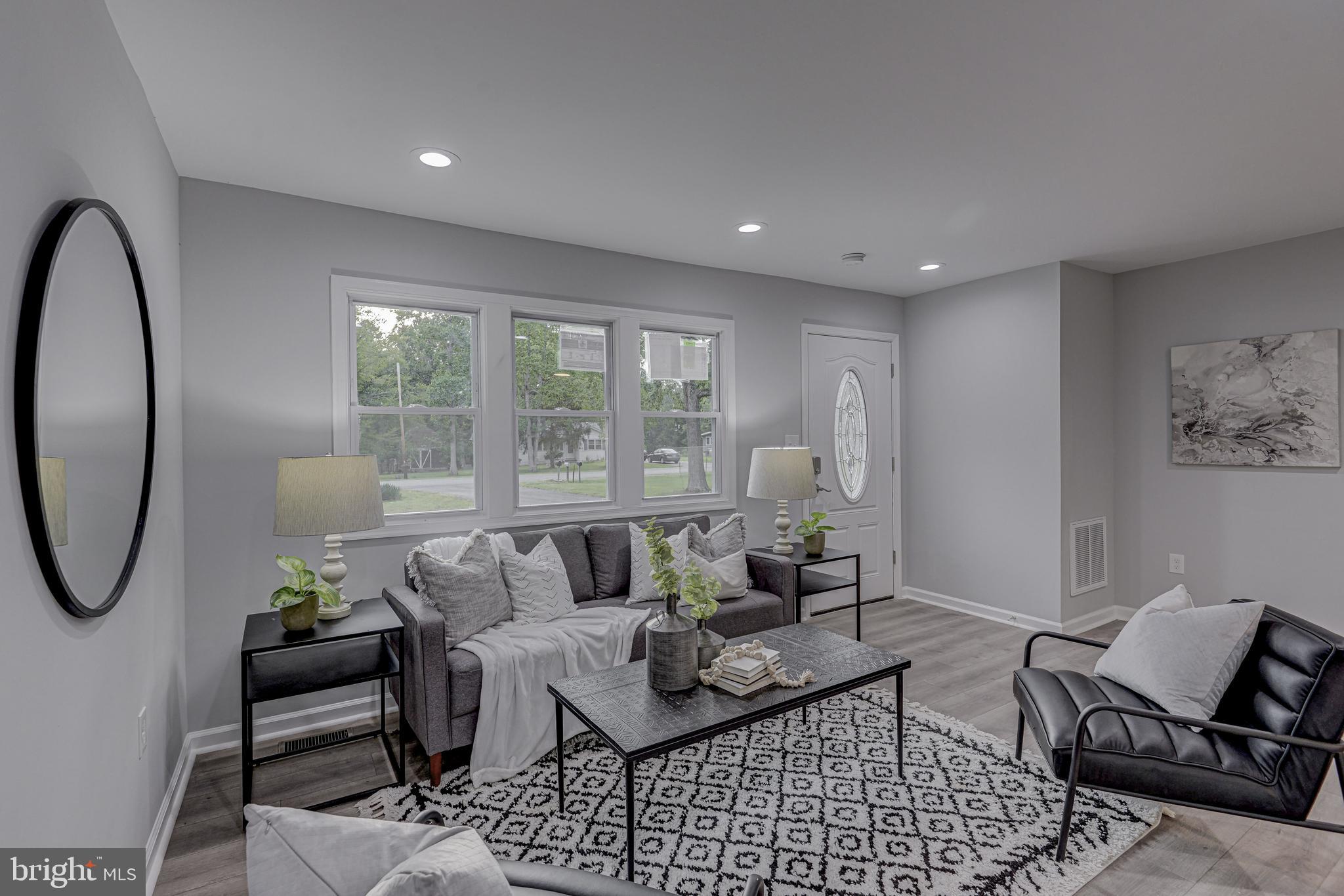 14304 Duckett Road Brandywine, MD 20613 - Photo 7 of 35 Living Room
