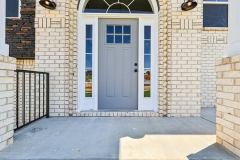 $447,400 | 352 Cardinal Creek Drive, Clarksville, TN 37040