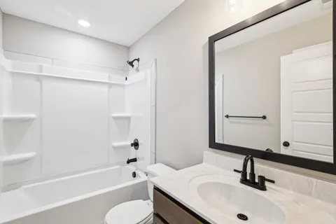 $447,400 | 352 Cardinal Creek Drive, Clarksville, TN 37040