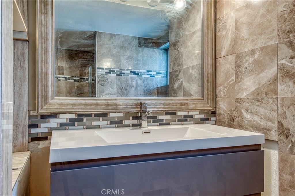 45050 Camaron Road Temecula, CA 92590 - Photo 12 of 32 Bathroom 1 Downstairs