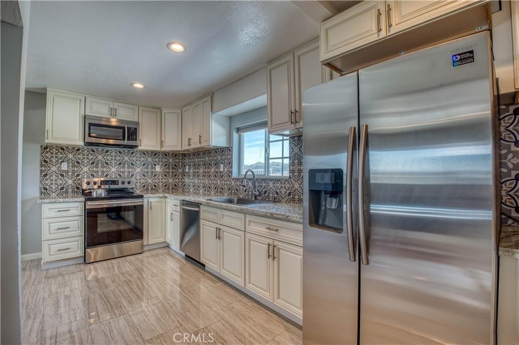 45050 Camaron Road Temecula, CA 92590 - Photo 8 of 32