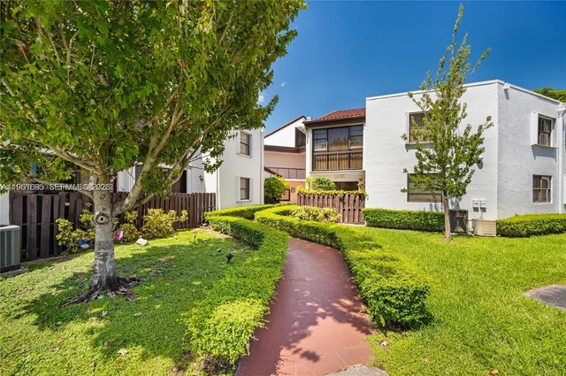 $2,500 | 9417 Fontainebleau Boulevard, Unit 214, Miami, FL 33172