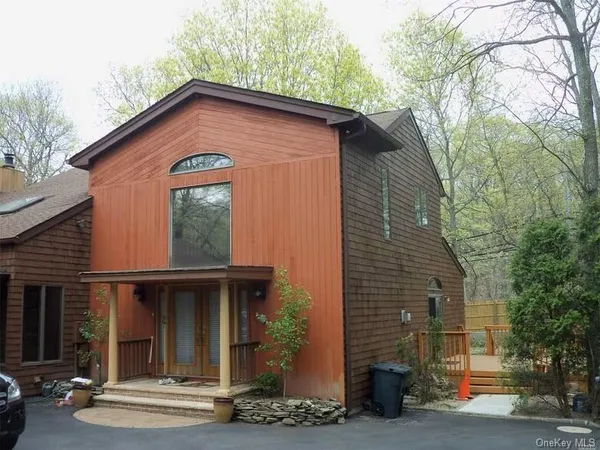 $5,000 | 1 Brothers Court, Dix Hills, NY 11746