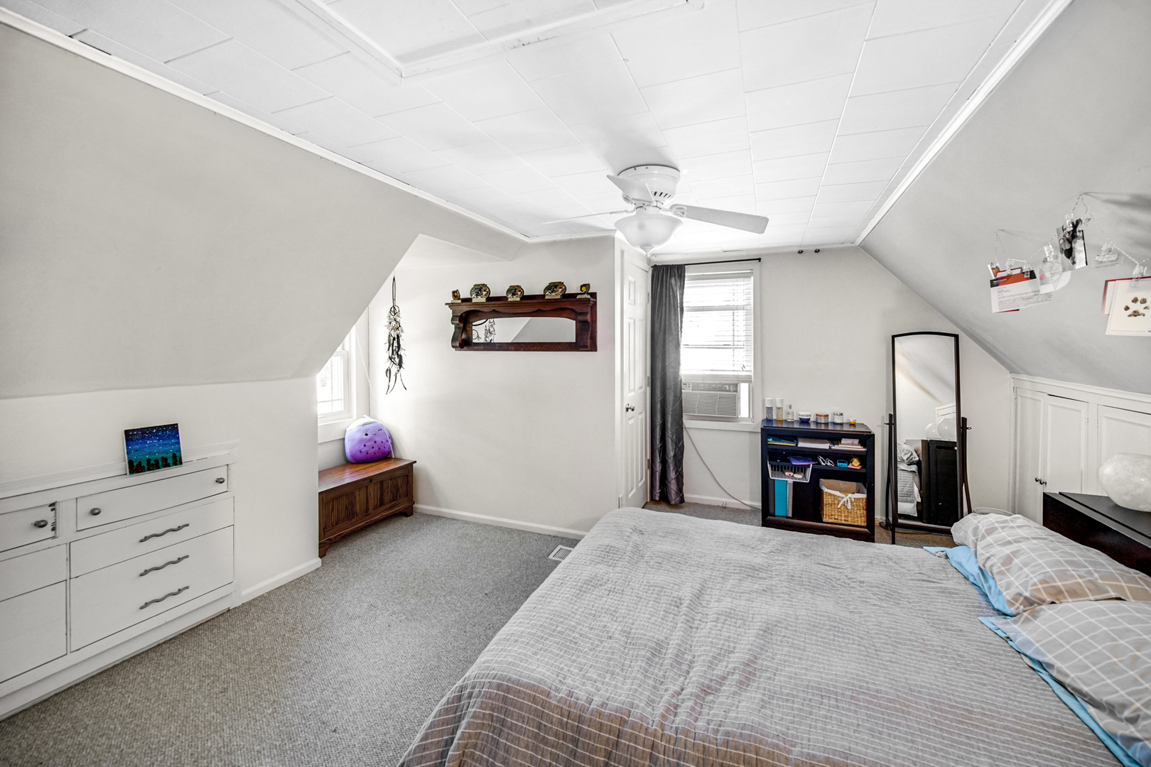 1308 Manchester Road Wheaton, IL 60187 - Photo 19 of 30 a view of a livingroom with furniture and a kitchen