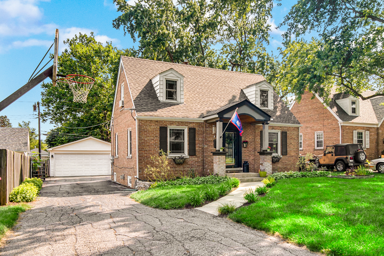 1308 Manchester Road Wheaton, IL 60187 - Photo 2 of 30 a front view of a house with garden