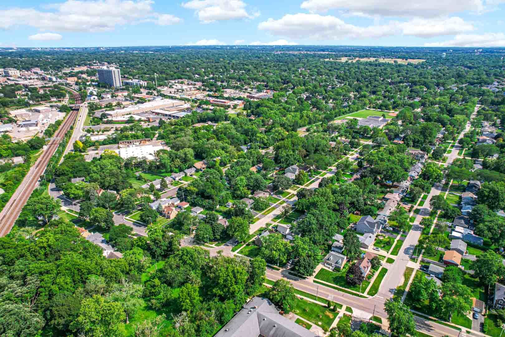 1308 Manchester Road Wheaton, IL 60187 - Photo 29 of 30 a view of a city