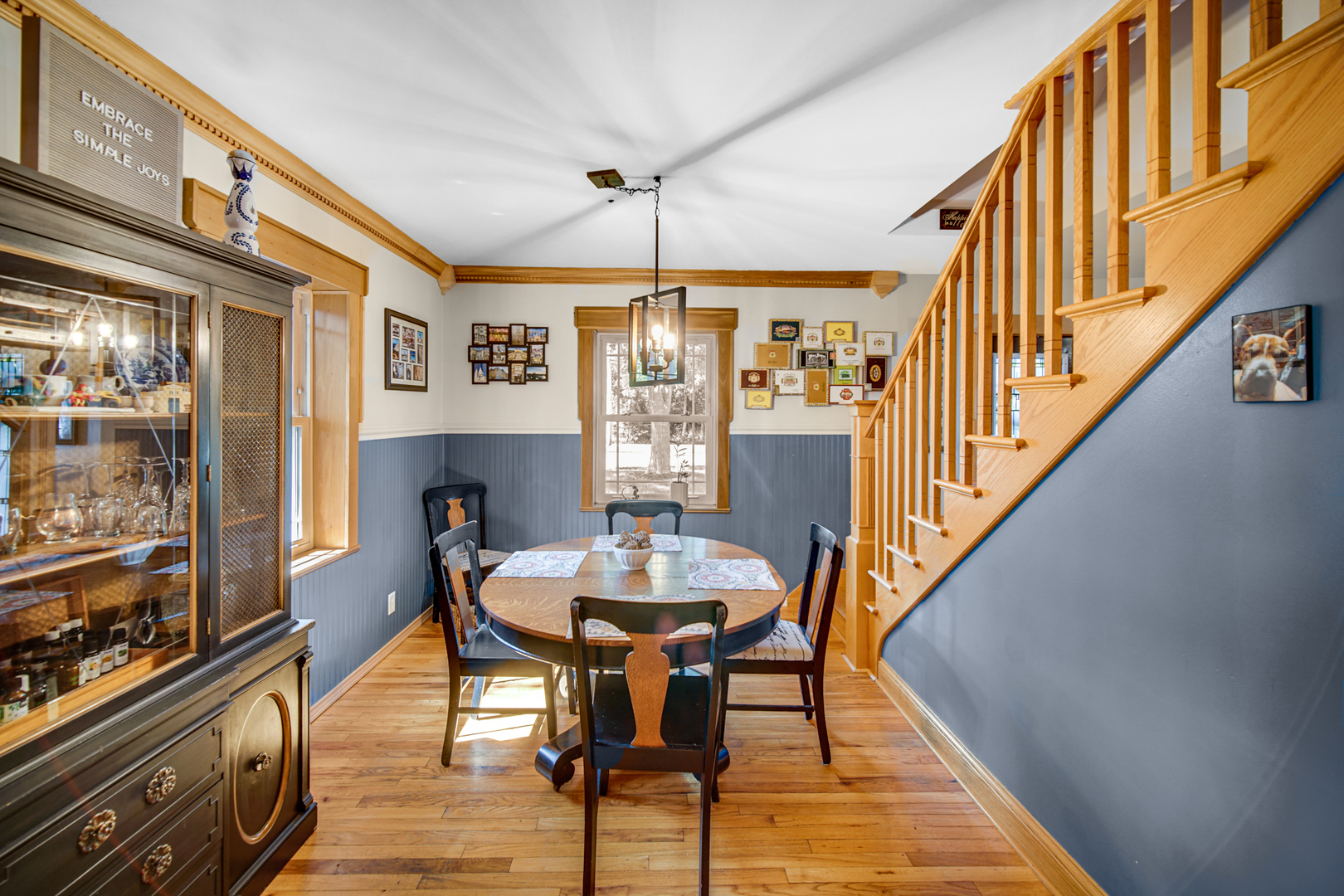 1308 Manchester Road Wheaton, IL 60187 - Photo 8 of 30 a dining room with furniture and window